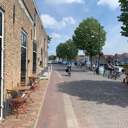 Pakhuis Aan De Haven - Bakboord Zierikzee Bagian luar foto