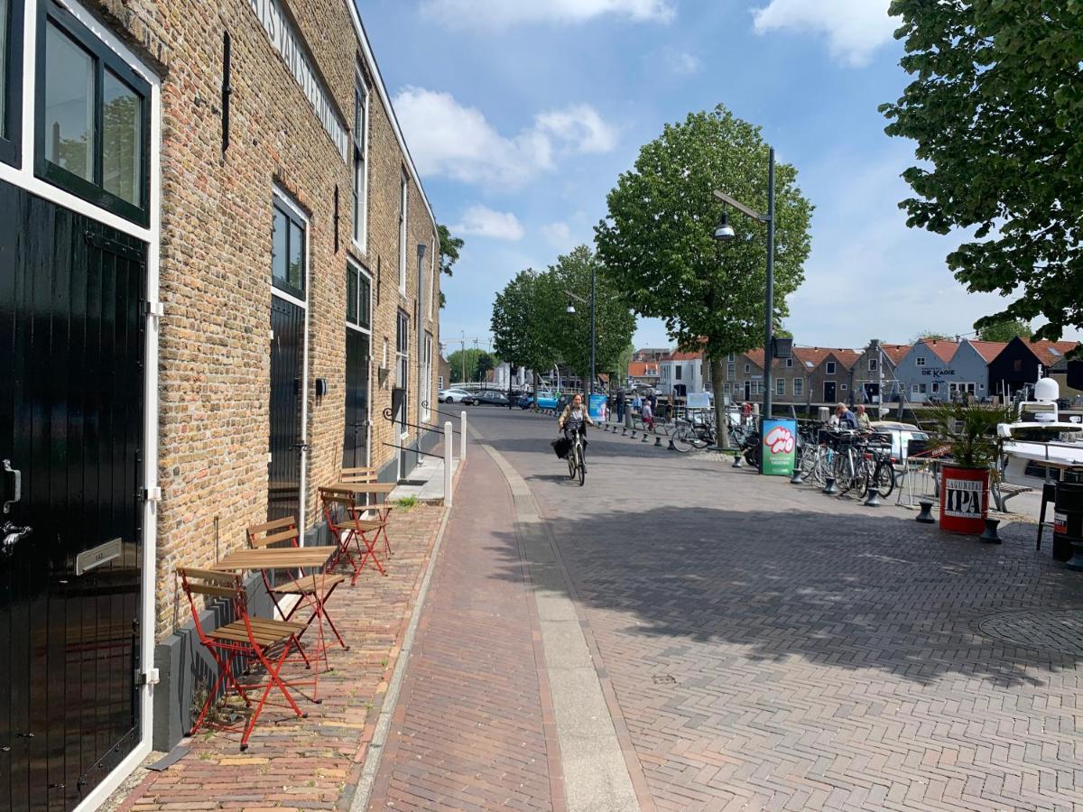 Pakhuis Aan De Haven - Bakboord Zierikzee Bagian luar foto