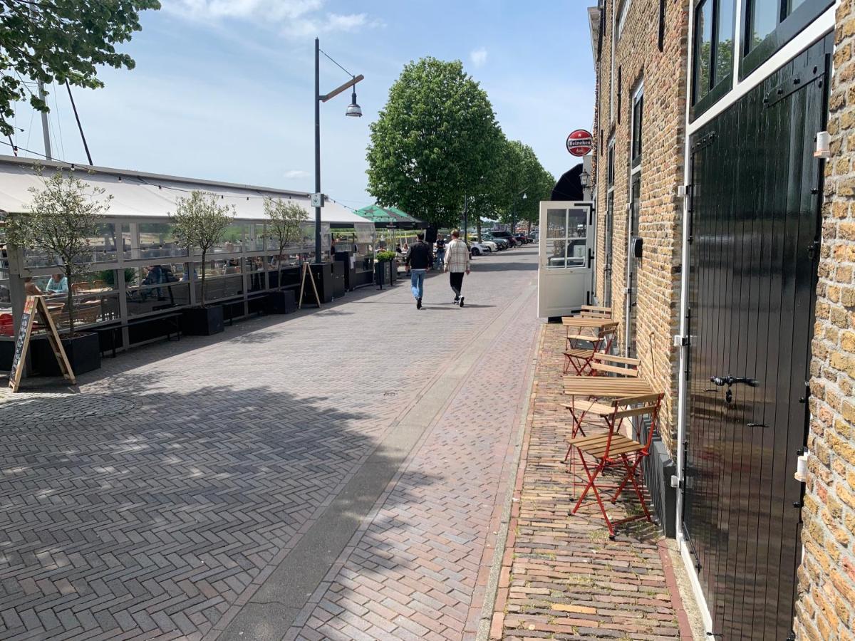 Pakhuis Aan De Haven - Bakboord Zierikzee Bagian luar foto