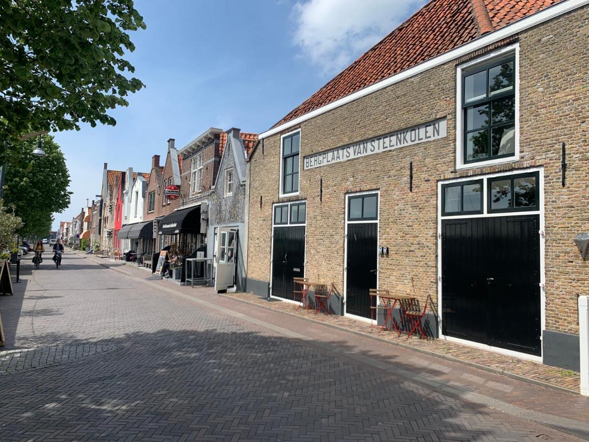 Pakhuis Aan De Haven - Bakboord Zierikzee Bagian luar foto