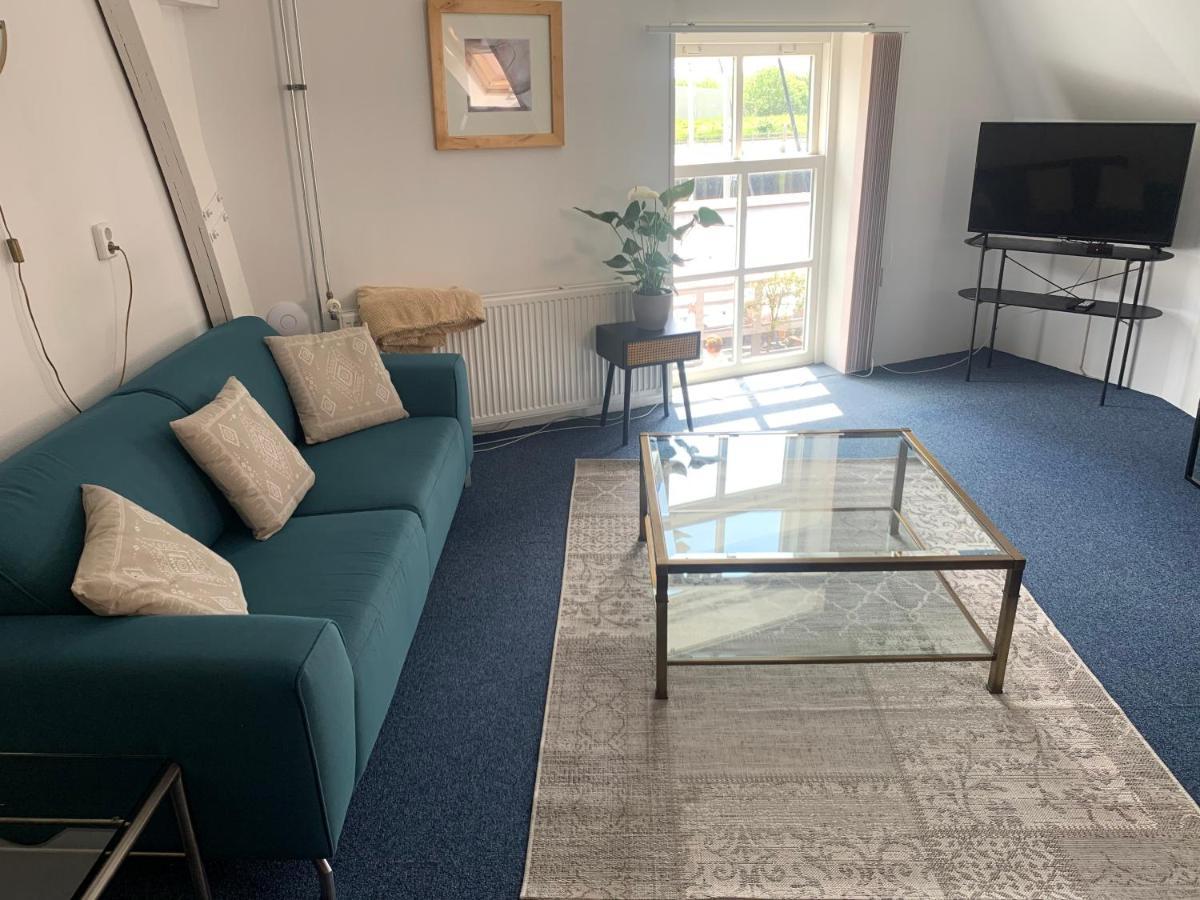 Pakhuis Aan De Haven - Bakboord Zierikzee Bagian luar foto