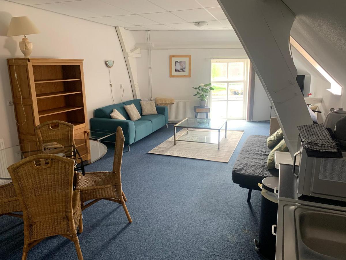 Pakhuis Aan De Haven - Bakboord Zierikzee Bagian luar foto