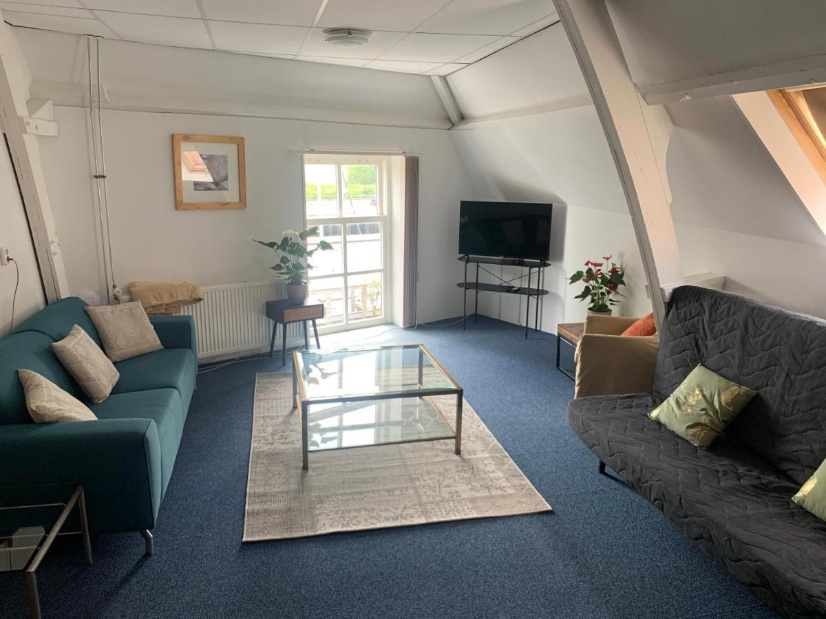 Pakhuis Aan De Haven - Bakboord Zierikzee Bagian luar foto